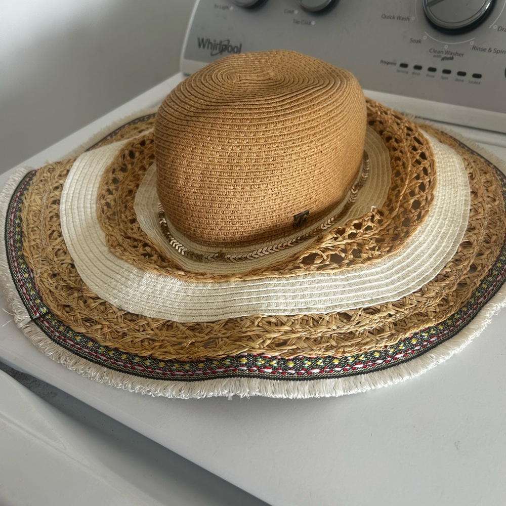Stylish Tan and White Women's Sun Hat